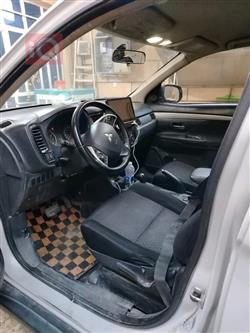 میتسوبیشی ئاوتلاندەر